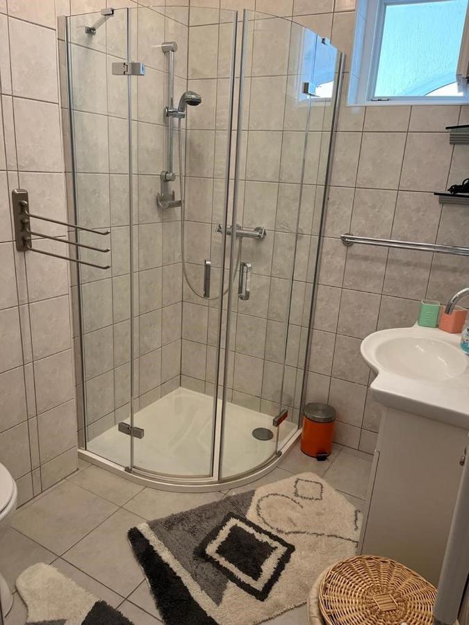 Apartments Lili Сен Екстериор снимка
