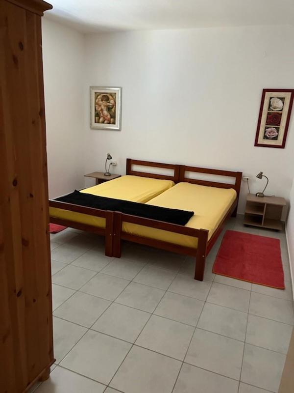 Apartments Lili Сен Екстериор снимка