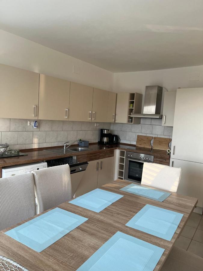 Apartments Lili Сен Екстериор снимка