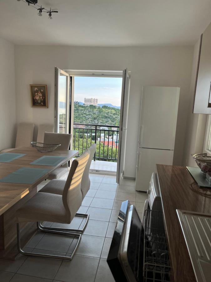 Apartments Lili Сен Екстериор снимка