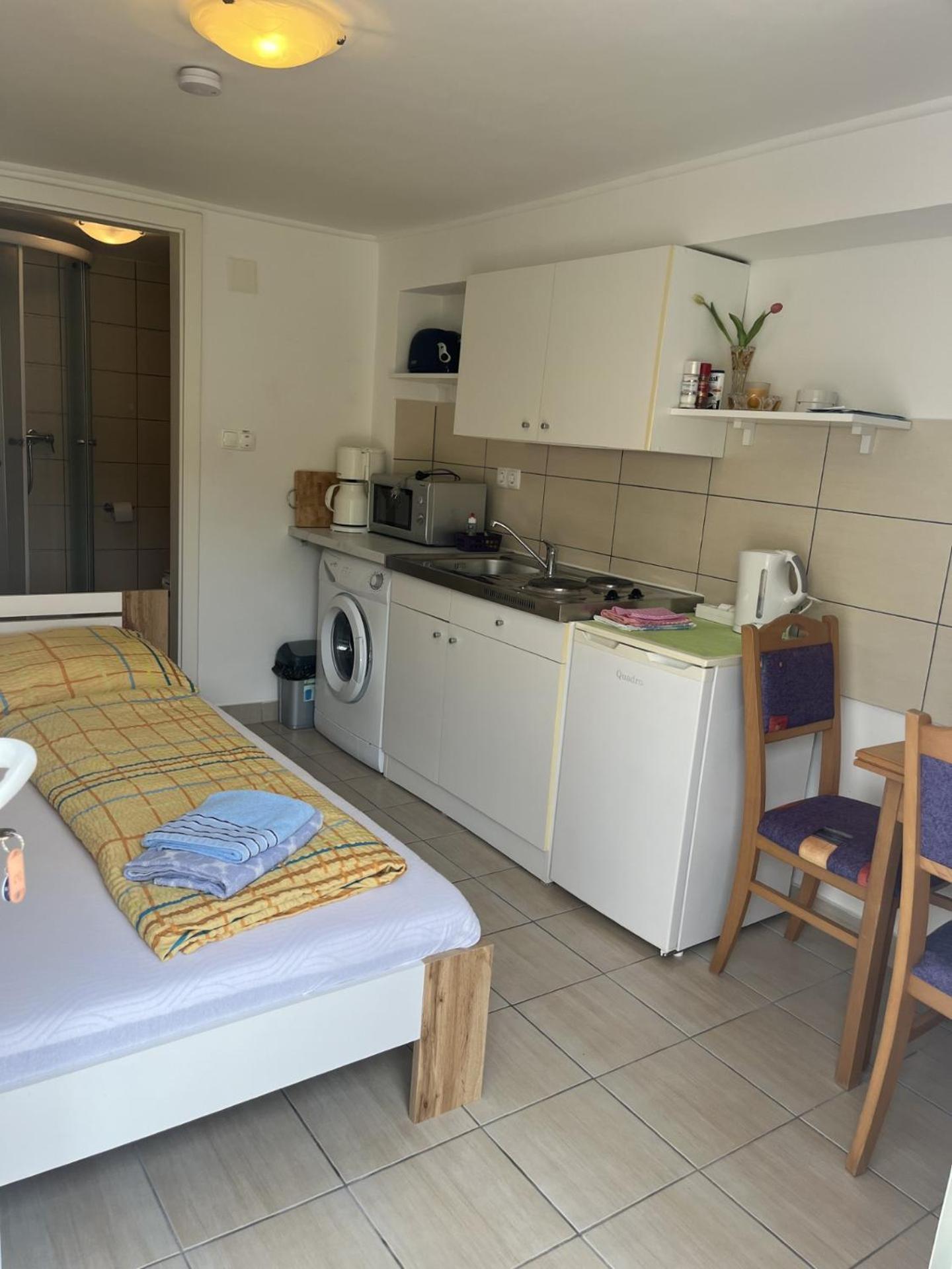 Apartments Lili Сен Екстериор снимка