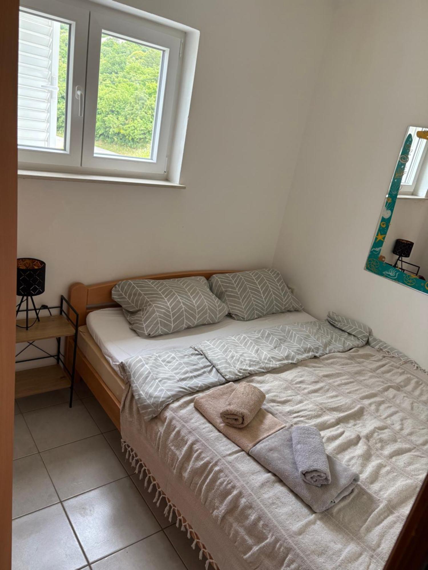 Apartments Lili Сен Екстериор снимка