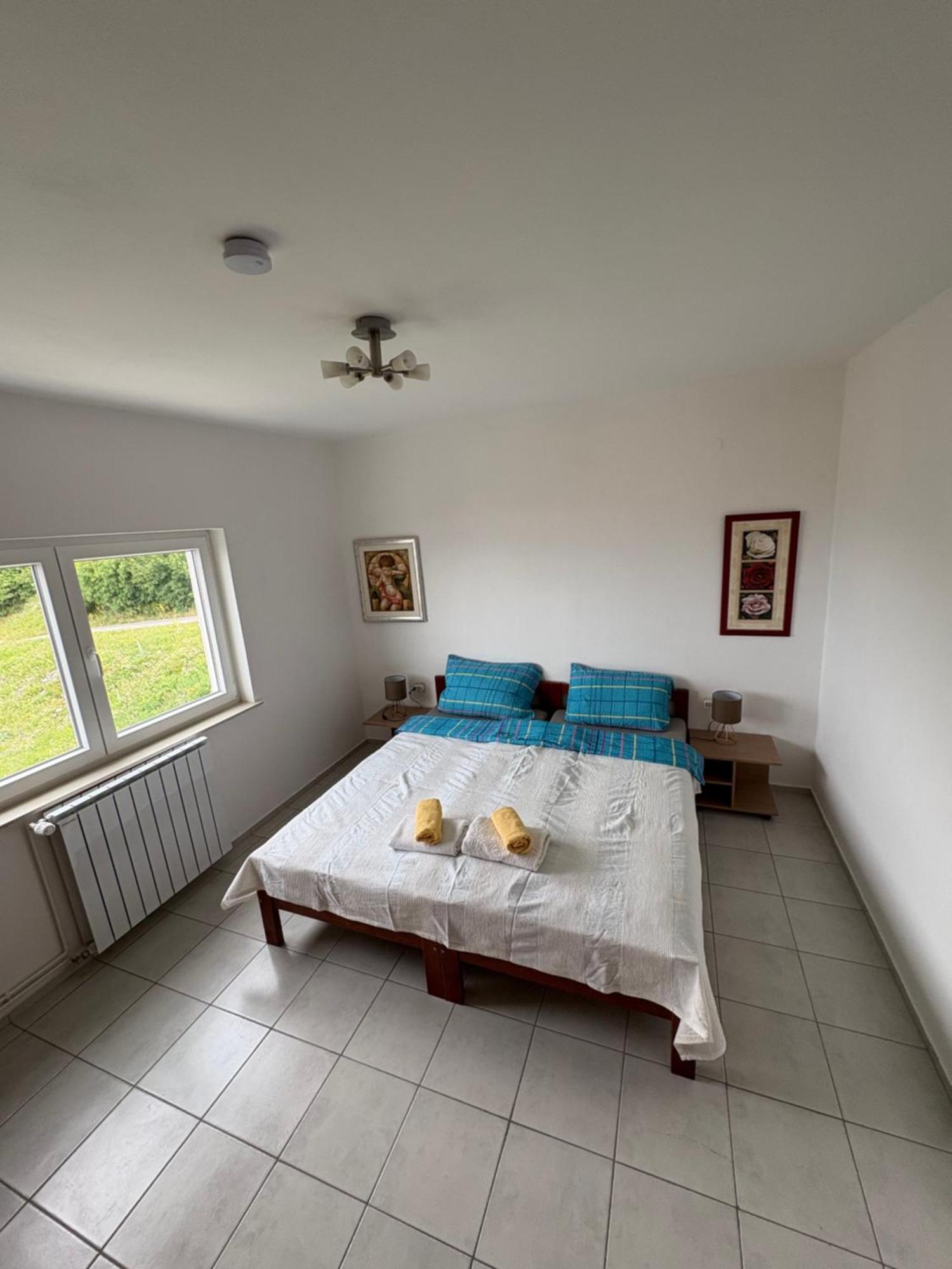 Apartments Lili Сен Екстериор снимка