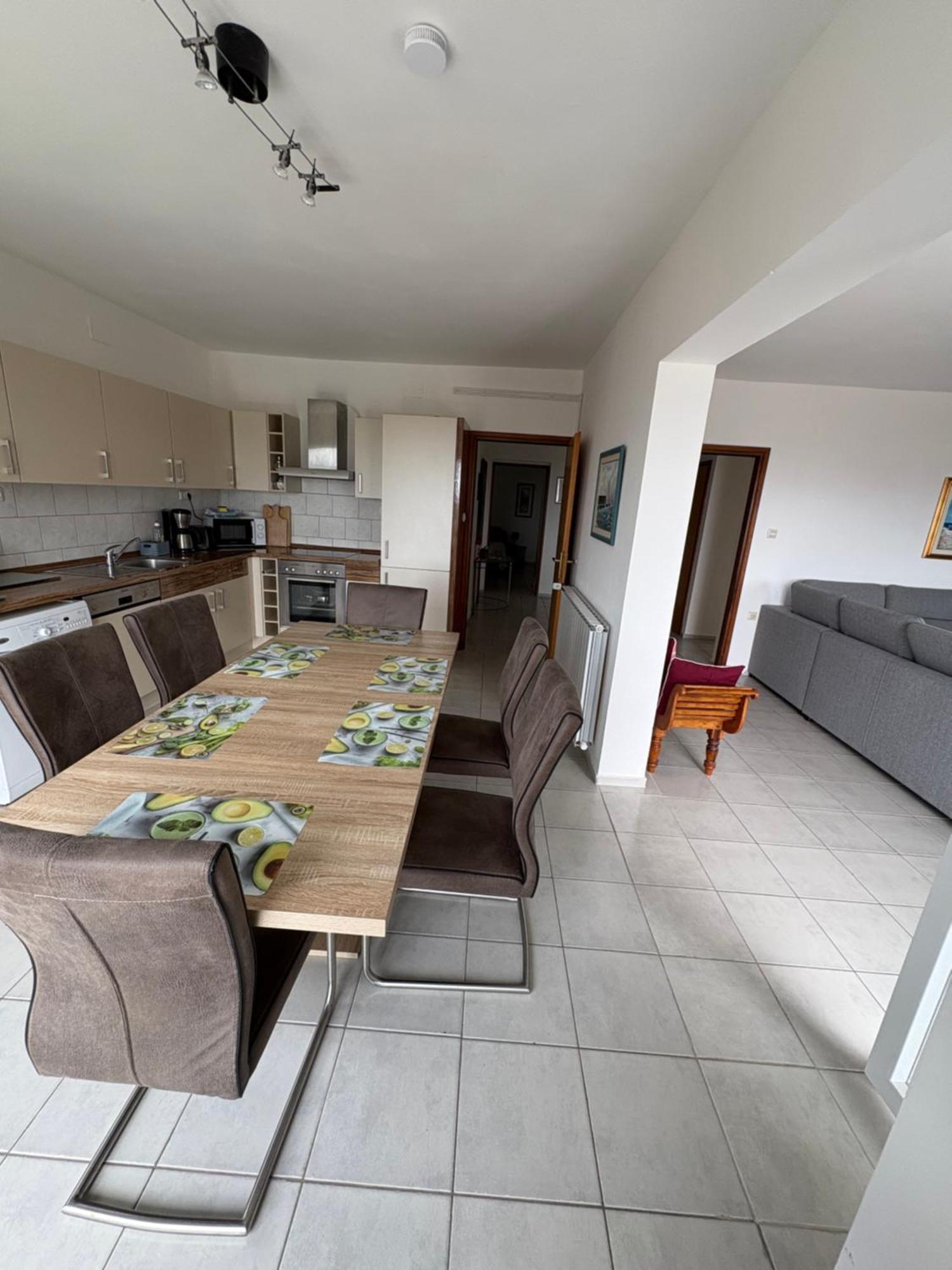 Apartments Lili Сен Екстериор снимка