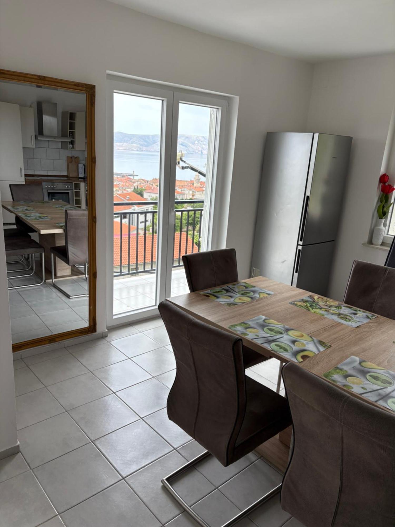 Apartments Lili Сен Екстериор снимка