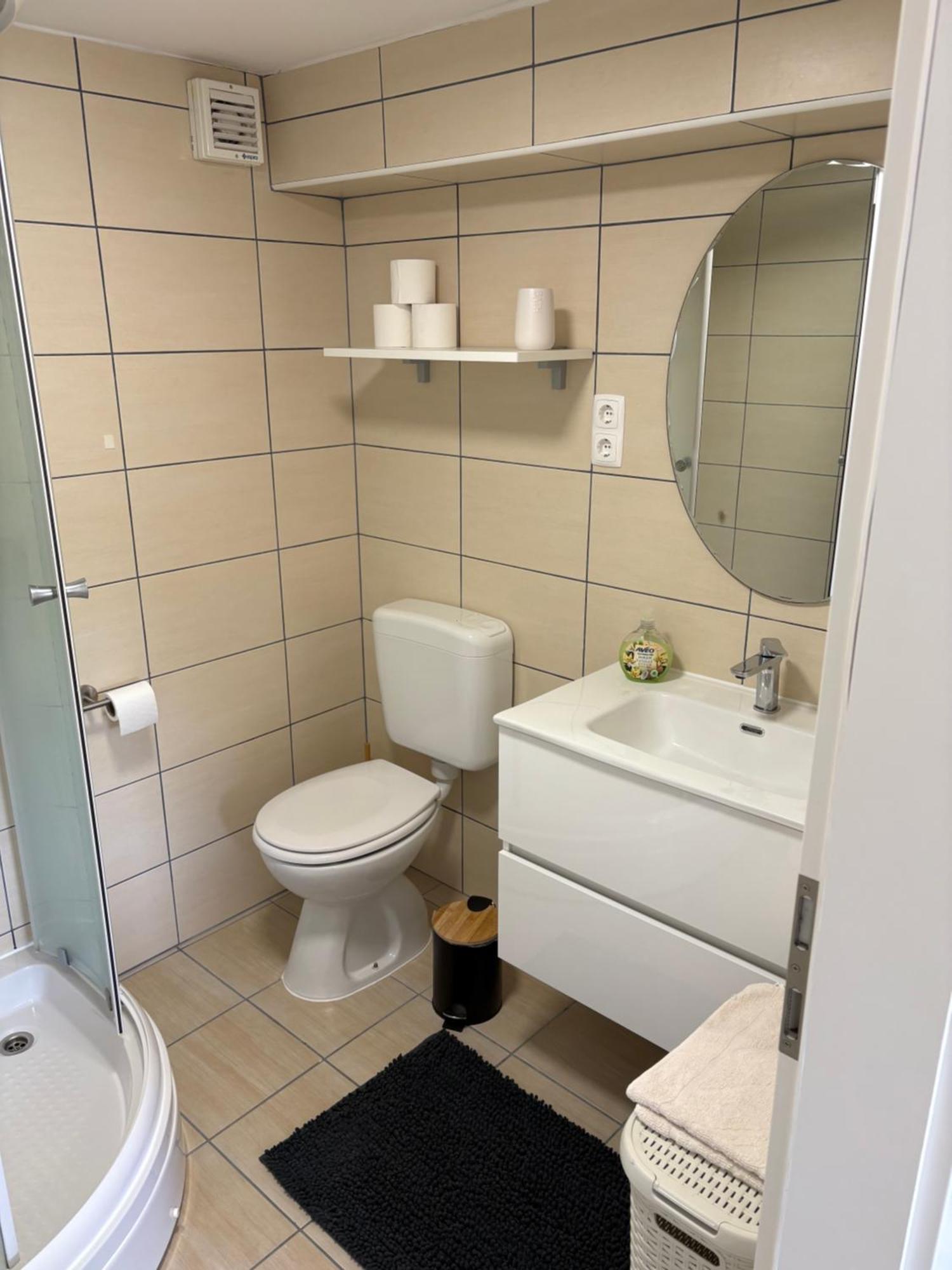 Apartments Lili Сен Екстериор снимка